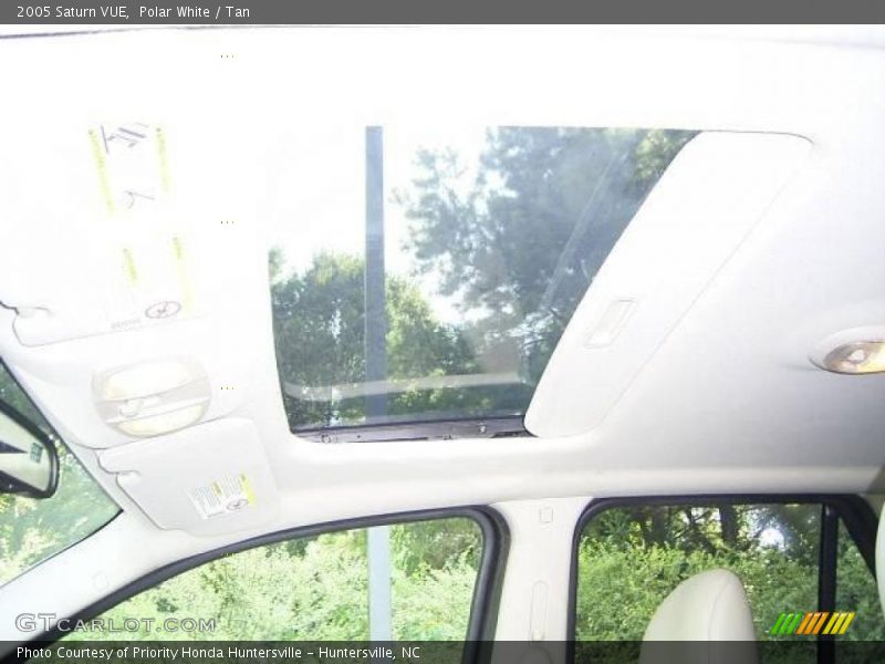 Polar White / Tan 2005 Saturn VUE