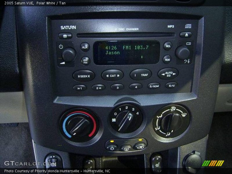 Polar White / Tan 2005 Saturn VUE