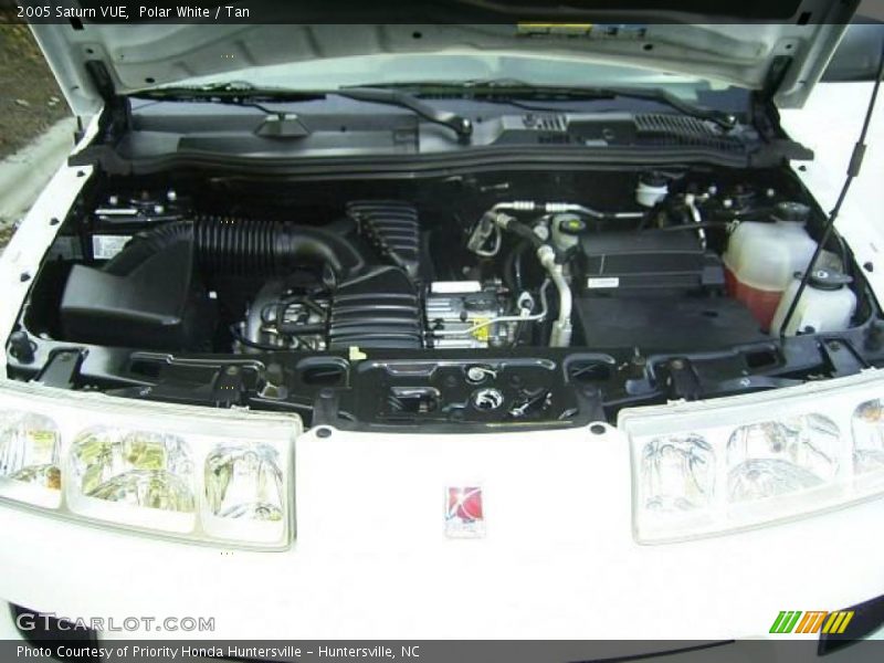 Polar White / Tan 2005 Saturn VUE