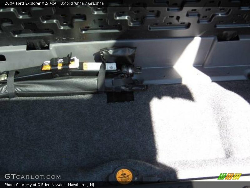 Oxford White / Graphite 2004 Ford Explorer XLS 4x4