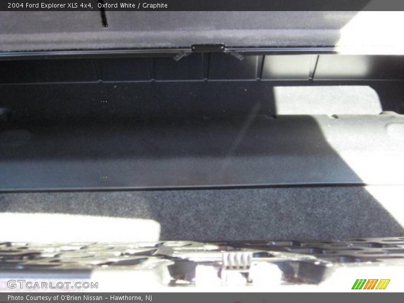 Oxford White / Graphite 2004 Ford Explorer XLS 4x4