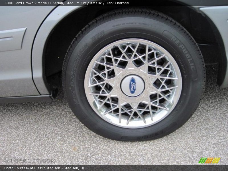 Medium Grey Metallic / Dark Charcoal 2000 Ford Crown Victoria LX Sedan