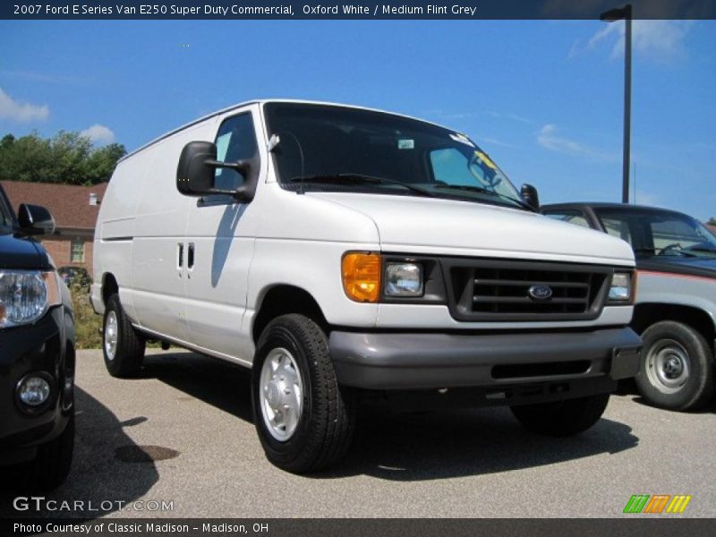 Oxford White / Medium Flint Grey 2007 Ford E Series Van E250 Super Duty Commercial