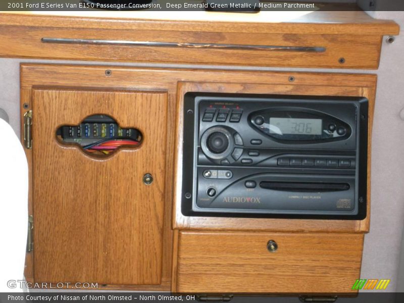 Deep Emerald Green Metallic / Medium Parchment 2001 Ford E Series Van E150 Passenger Conversion