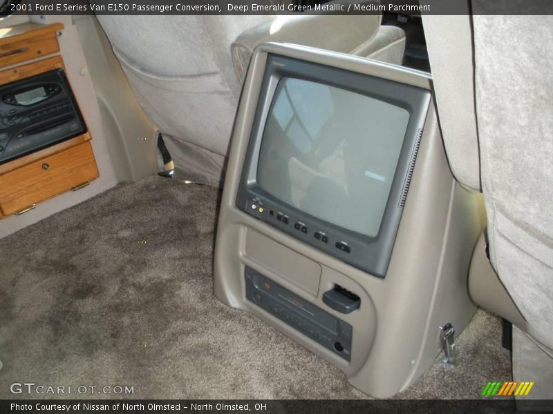 Deep Emerald Green Metallic / Medium Parchment 2001 Ford E Series Van E150 Passenger Conversion
