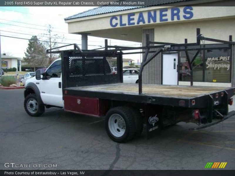 Oxford White / Medium Flint 2005 Ford F450 Super Duty XL Regular Cab Chassis