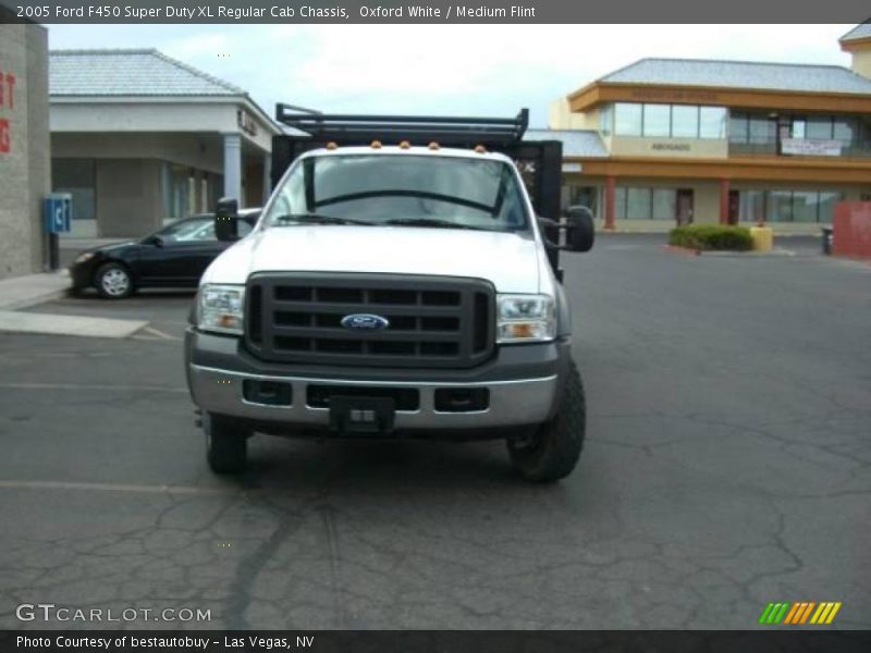 Oxford White / Medium Flint 2005 Ford F450 Super Duty XL Regular Cab Chassis
