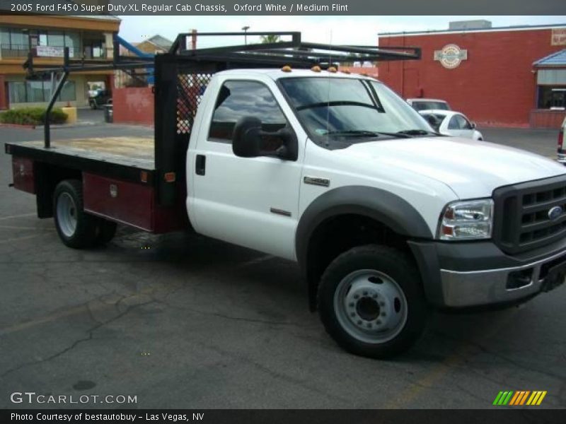 Oxford White / Medium Flint 2005 Ford F450 Super Duty XL Regular Cab Chassis