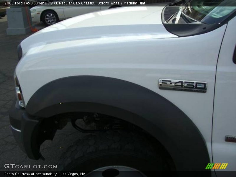 Oxford White / Medium Flint 2005 Ford F450 Super Duty XL Regular Cab Chassis
