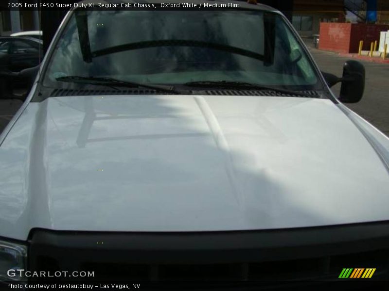 Oxford White / Medium Flint 2005 Ford F450 Super Duty XL Regular Cab Chassis