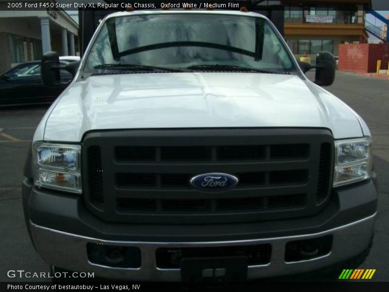 Oxford White / Medium Flint 2005 Ford F450 Super Duty XL Regular Cab Chassis