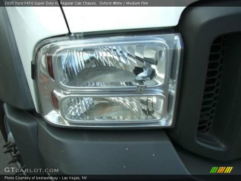 Oxford White / Medium Flint 2005 Ford F450 Super Duty XL Regular Cab Chassis