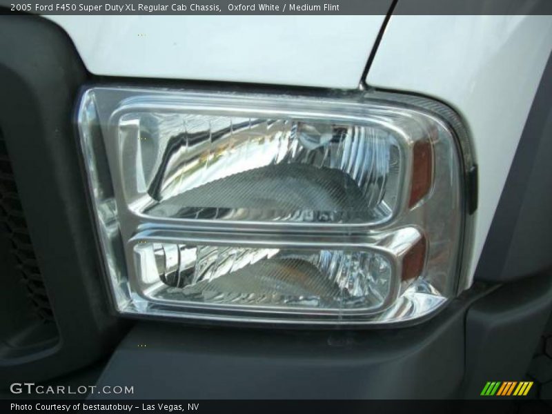 Oxford White / Medium Flint 2005 Ford F450 Super Duty XL Regular Cab Chassis