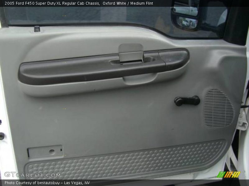 Oxford White / Medium Flint 2005 Ford F450 Super Duty XL Regular Cab Chassis