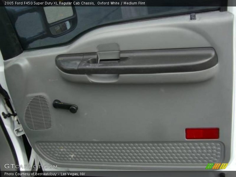 Oxford White / Medium Flint 2005 Ford F450 Super Duty XL Regular Cab Chassis