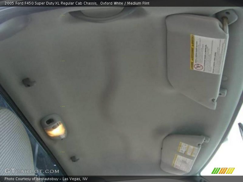 Oxford White / Medium Flint 2005 Ford F450 Super Duty XL Regular Cab Chassis