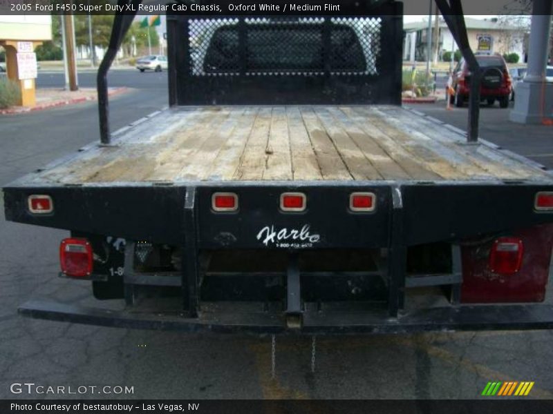 Oxford White / Medium Flint 2005 Ford F450 Super Duty XL Regular Cab Chassis