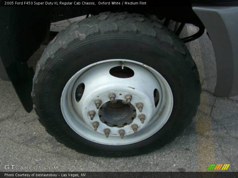 Oxford White / Medium Flint 2005 Ford F450 Super Duty XL Regular Cab Chassis