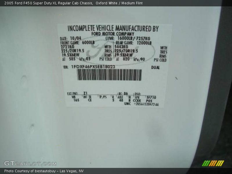Oxford White / Medium Flint 2005 Ford F450 Super Duty XL Regular Cab Chassis