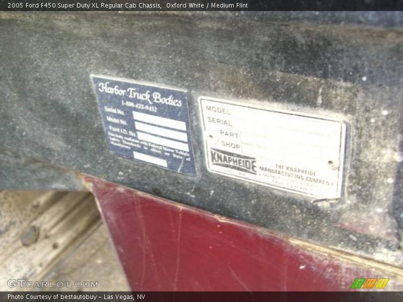 Oxford White / Medium Flint 2005 Ford F450 Super Duty XL Regular Cab Chassis