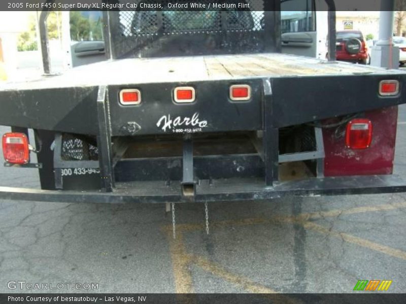 Oxford White / Medium Flint 2005 Ford F450 Super Duty XL Regular Cab Chassis