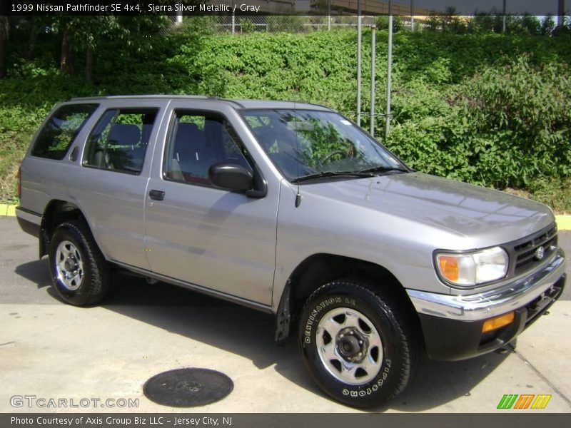 Sierra Silver Metallic / Gray 1999 Nissan Pathfinder SE 4x4