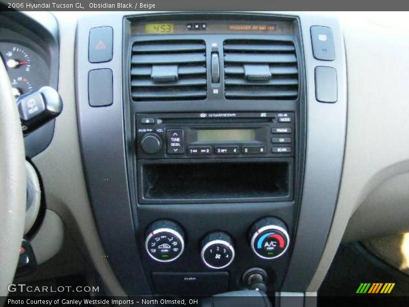 Obsidian Black / Beige 2006 Hyundai Tucson GL