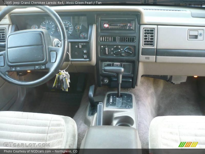 Moss Green Pearl / Tan 1995 Jeep Grand Cherokee Laredo 4x4