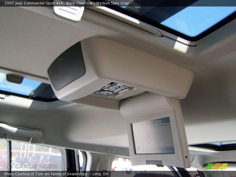 Black Clearcoat / Medium Slate Gray 2007 Jeep Commander Sport 4x4