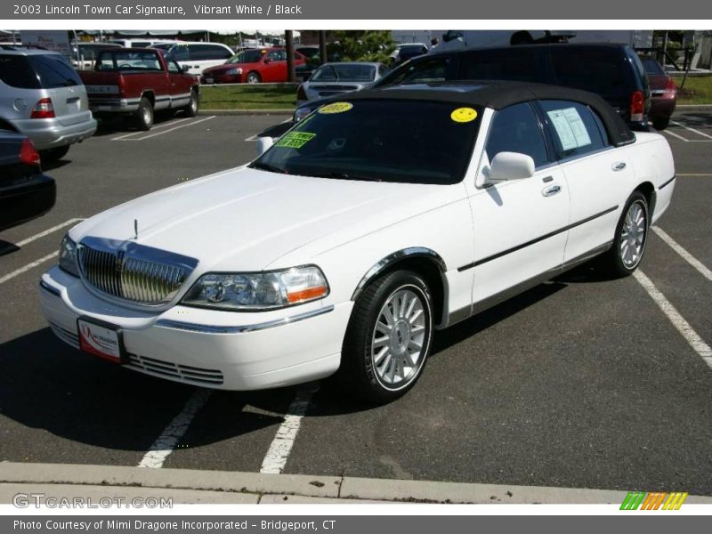 Vibrant White / Black 2003 Lincoln Town Car Signature