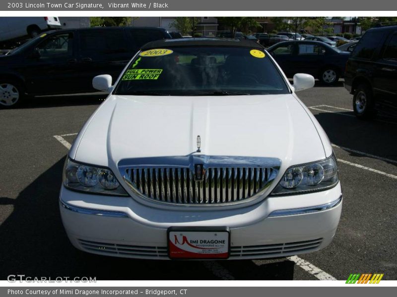 Vibrant White / Black 2003 Lincoln Town Car Signature