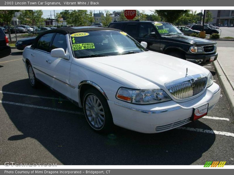 Vibrant White / Black 2003 Lincoln Town Car Signature