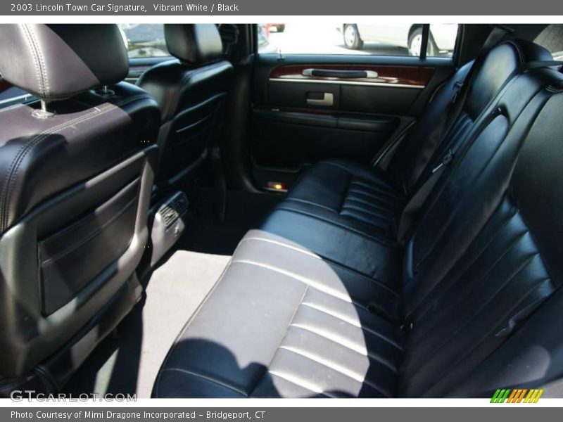 Vibrant White / Black 2003 Lincoln Town Car Signature