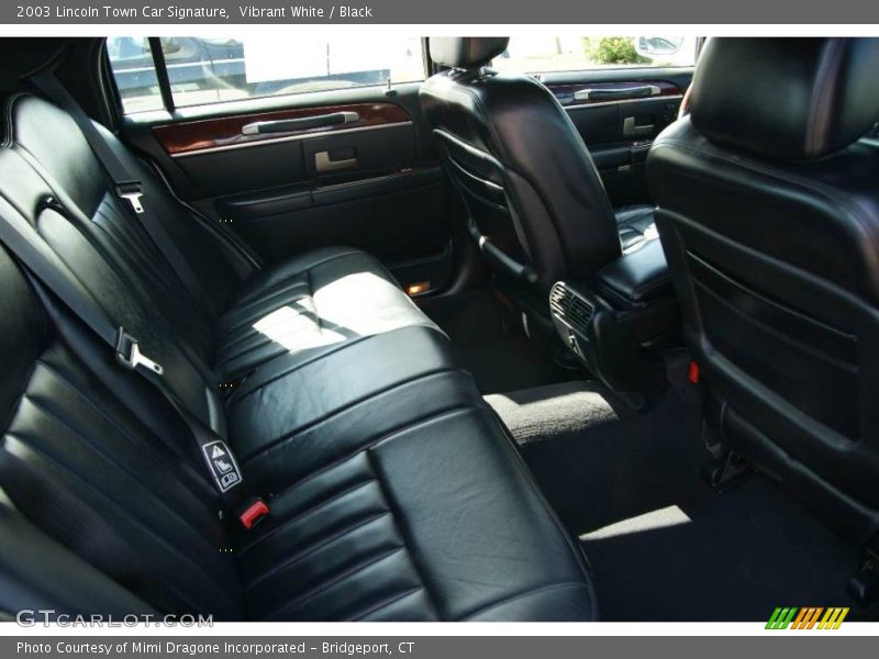 Vibrant White / Black 2003 Lincoln Town Car Signature