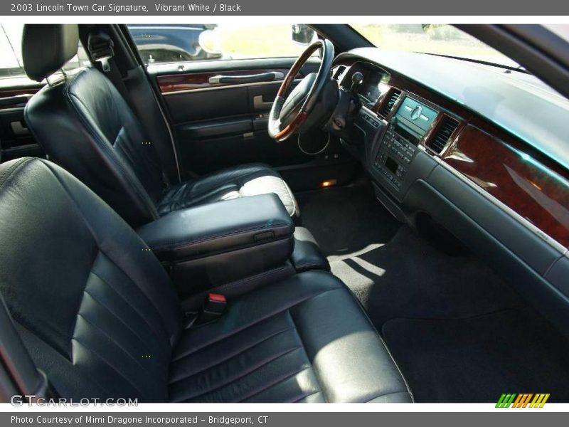 Vibrant White / Black 2003 Lincoln Town Car Signature