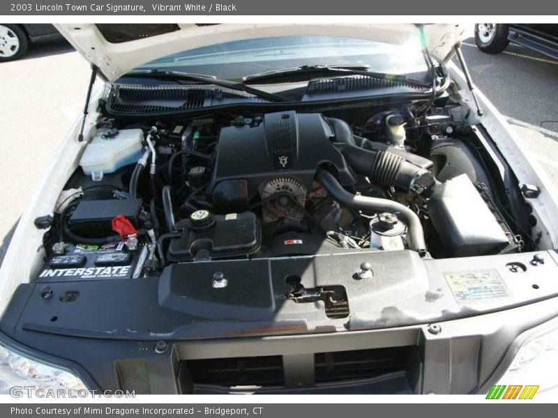 Vibrant White / Black 2003 Lincoln Town Car Signature