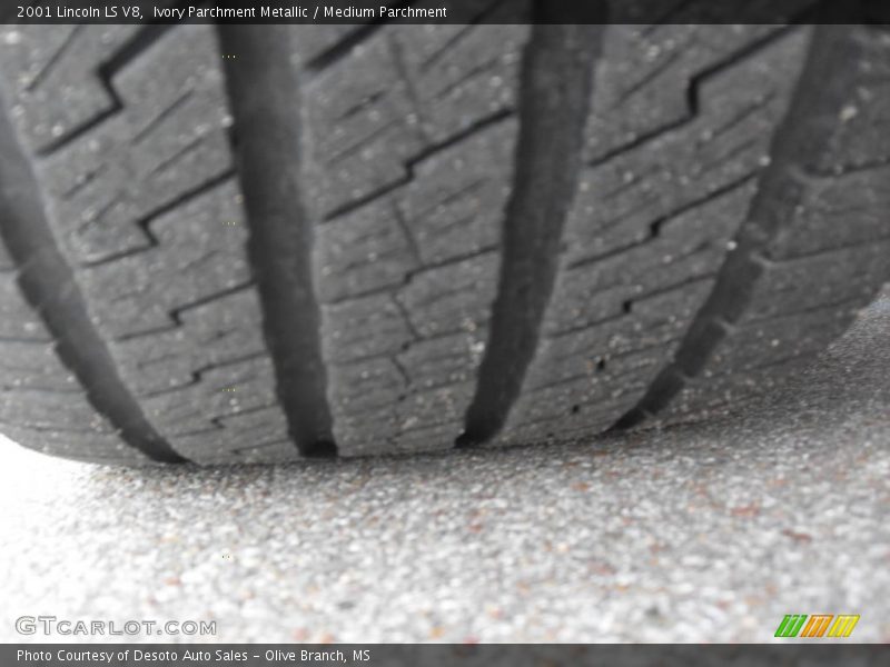 Ivory Parchment Metallic / Medium Parchment 2001 Lincoln LS V8