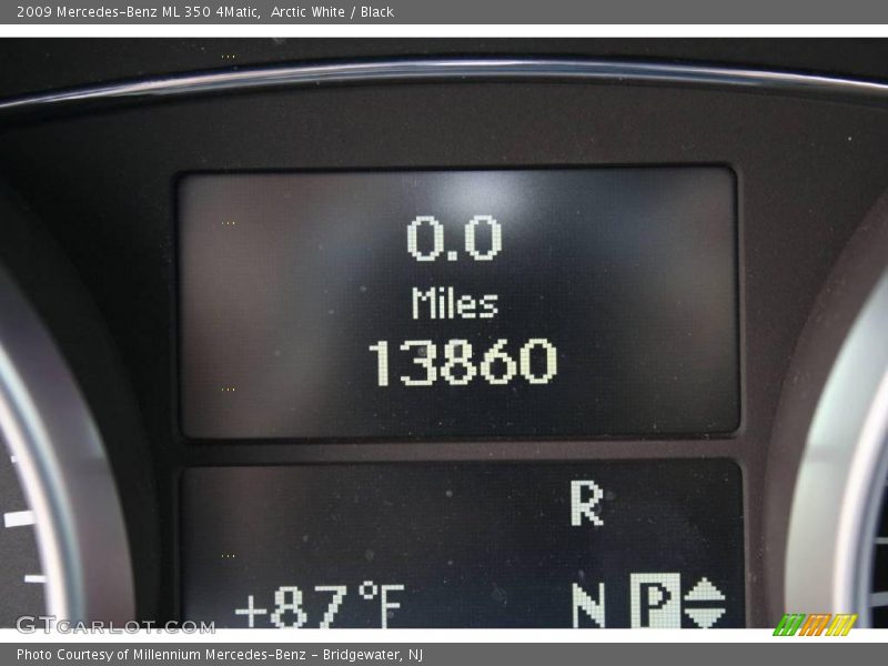 Arctic White / Black 2009 Mercedes-Benz ML 350 4Matic