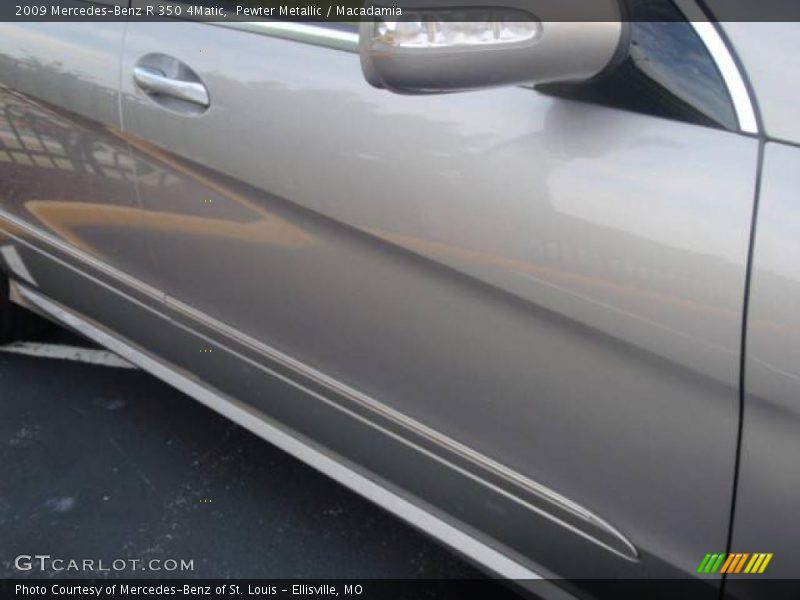 Pewter Metallic / Macadamia 2009 Mercedes-Benz R 350 4Matic