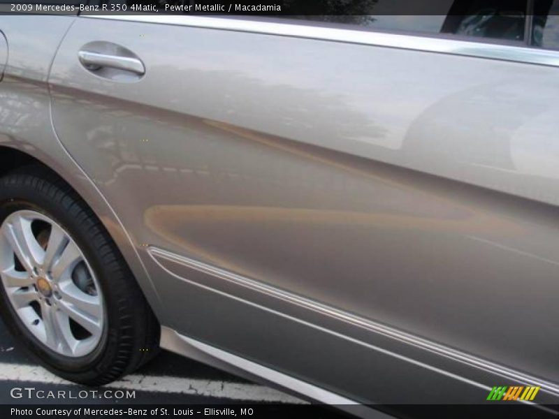 Pewter Metallic / Macadamia 2009 Mercedes-Benz R 350 4Matic