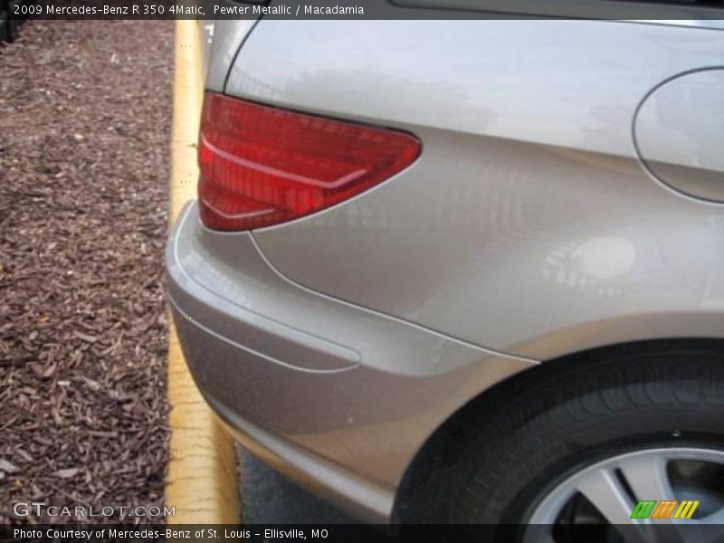 Pewter Metallic / Macadamia 2009 Mercedes-Benz R 350 4Matic
