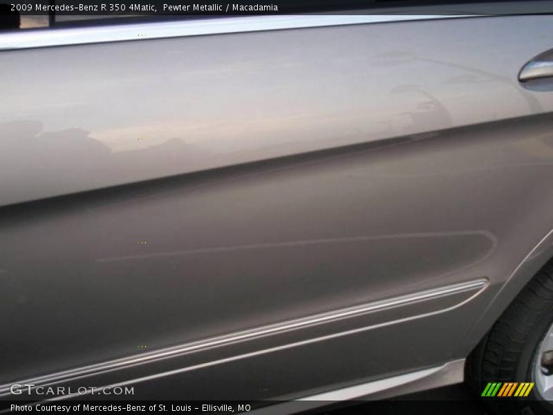 Pewter Metallic / Macadamia 2009 Mercedes-Benz R 350 4Matic