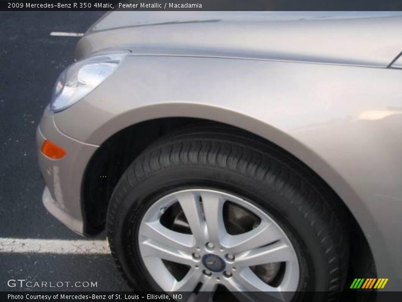 Pewter Metallic / Macadamia 2009 Mercedes-Benz R 350 4Matic