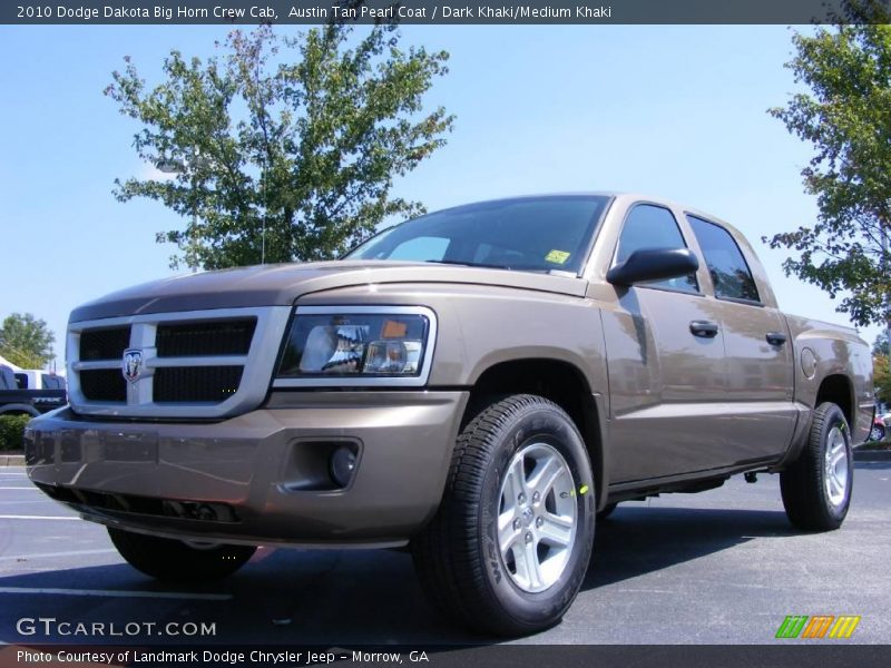 Austin Tan Pearl Coat / Dark Khaki/Medium Khaki 2010 Dodge Dakota Big Horn Crew Cab
