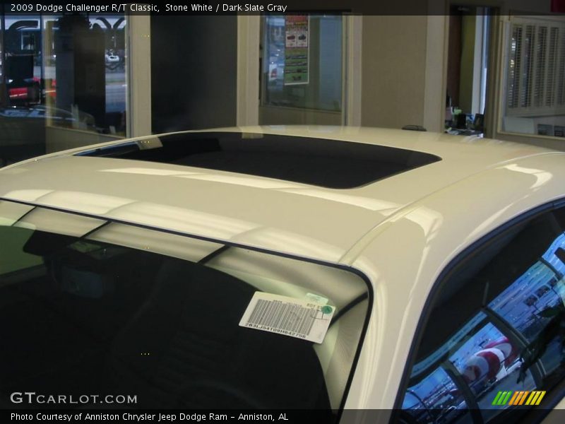 Stone White / Dark Slate Gray 2009 Dodge Challenger R/T Classic