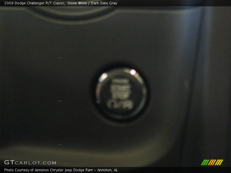 Stone White / Dark Slate Gray 2009 Dodge Challenger R/T Classic