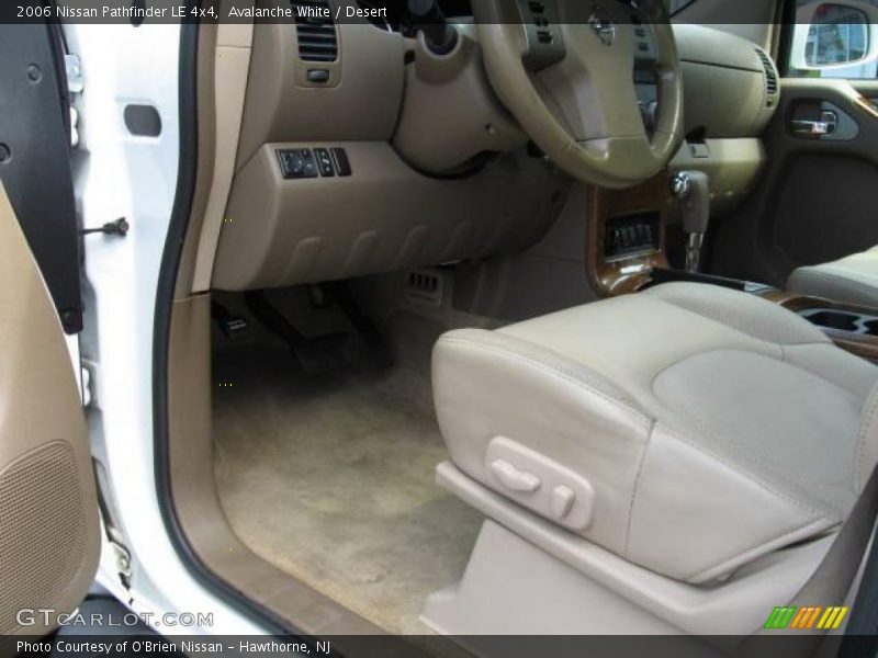 Avalanche White / Desert 2006 Nissan Pathfinder LE 4x4