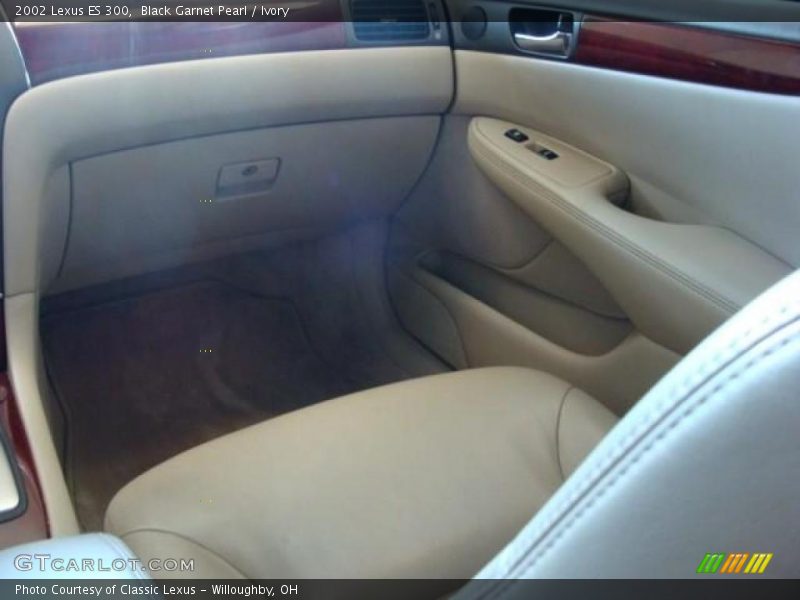 Black Garnet Pearl / Ivory 2002 Lexus ES 300