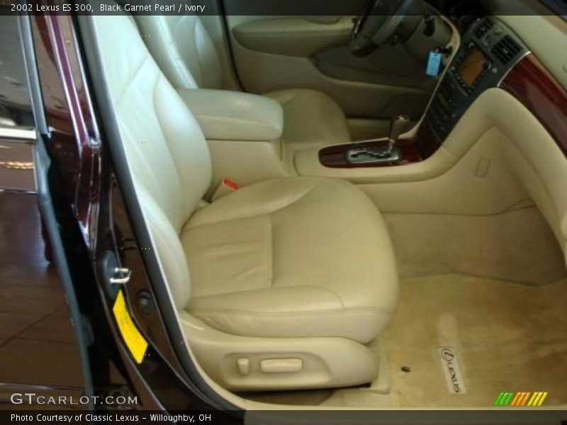 Black Garnet Pearl / Ivory 2002 Lexus ES 300