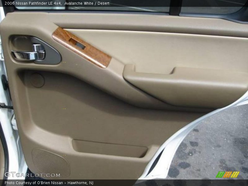 Avalanche White / Desert 2006 Nissan Pathfinder LE 4x4